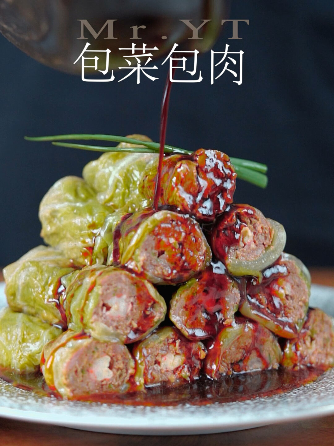 包菜包肉 肉里抱着虾仁 小汁儿一浇 真香