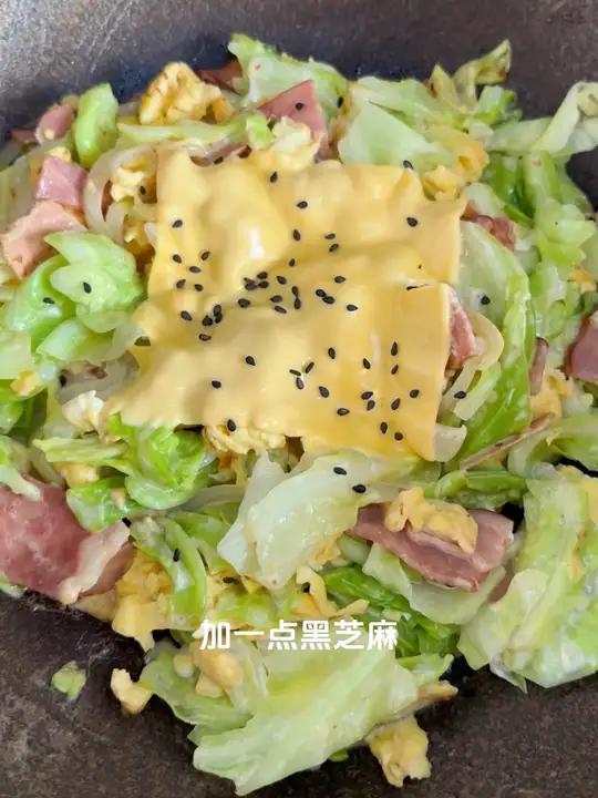 超适合夏天的蔬菜做法，脆甜奶香又有烟熏风味，有丢丢酸还不腻人