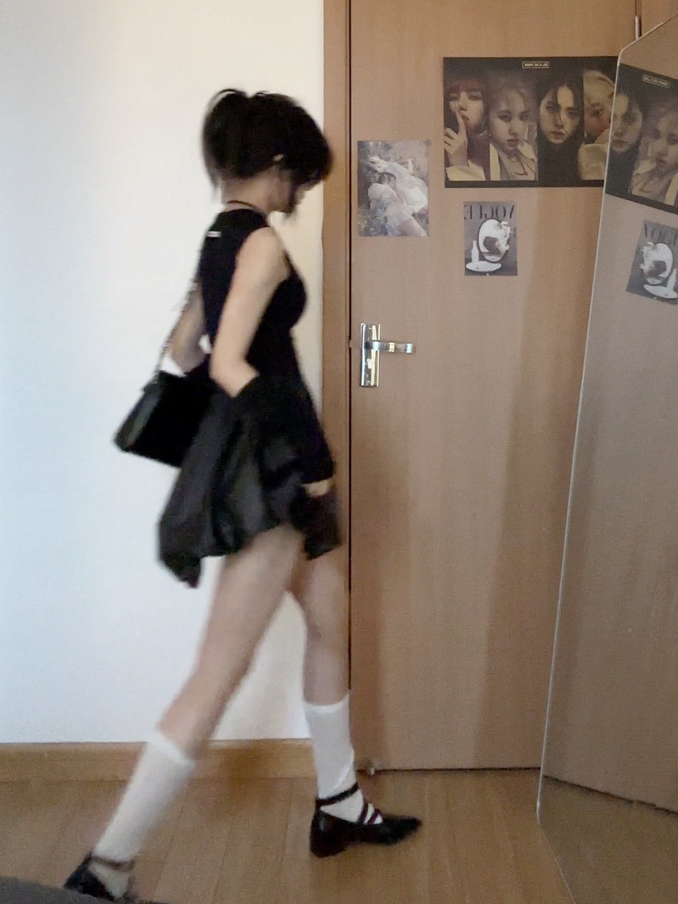 ootd|黑天鹅芭蕾裙好适合跳Jennie的舞!