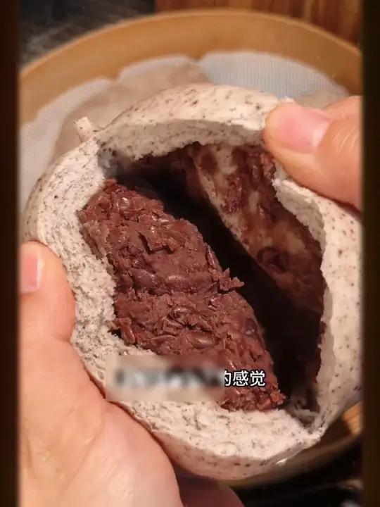 跟着姜妍买的纯手工豆沙包是真好吃阿!还是无蔗糖全麦粉的!比全 麦面包好吃还健康!豆沙包早餐