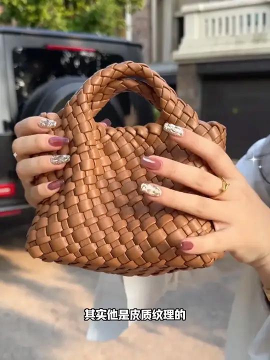 被女生肯定的感觉真好 只要背出门必被要链接的小包子 小众设计师 小众高级感包包推荐 子母包