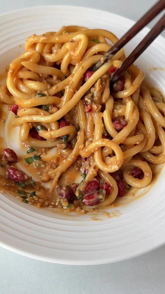 简简单单的花生酱拌面巨巨巨巨巨好吃!