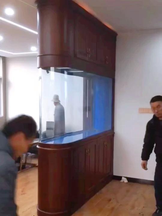 一步一个脚印嵌入式鱼缸子弹头异型鱼缸设计