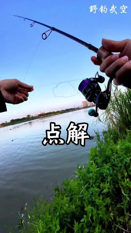 新手别买纺车轮,容易炸线 买水滴轮,最好买那种竿轮饵套装,只有配套的东西才能互相发挥最大作