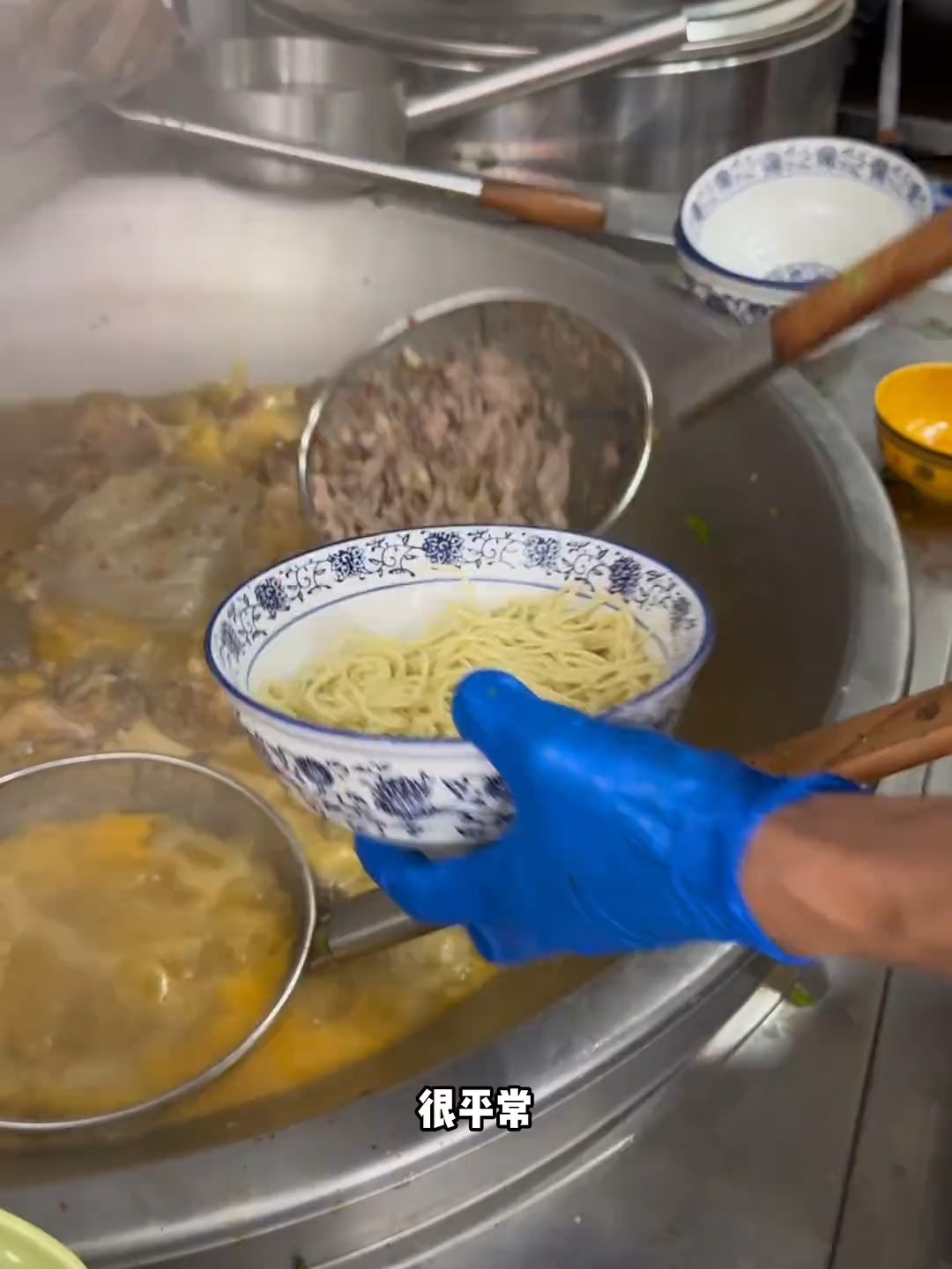 南京最顶的烤馕+烤包子+鲜吊龙面+牛肉+煎蛋