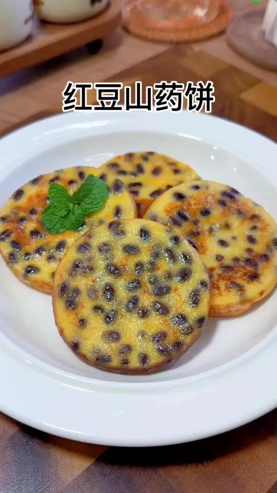 立冬后多给孩子吃山药好处多,搭配红豆做成这样的小饼,自带红豆的香甜,小朋友很爱吃 宝宝辅食