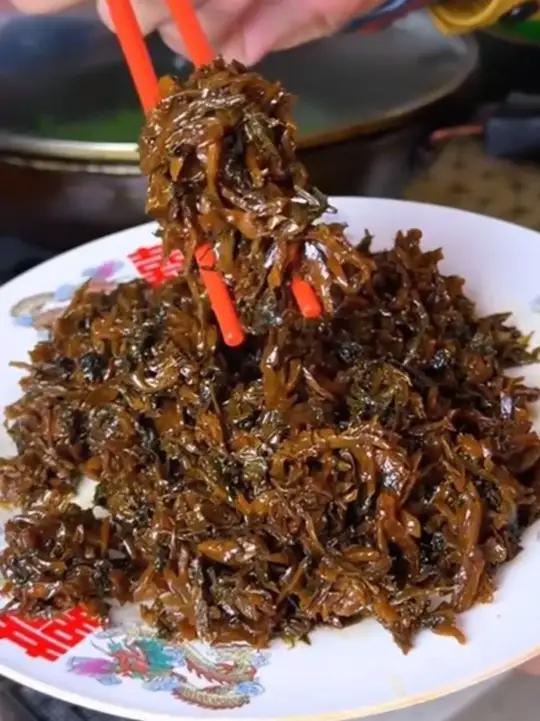笋干菜炒四季豆 比酒店里的干煸四季豆还要香还要好吃的笋干菜炒四季豆,在家几分钟就能做出来了
