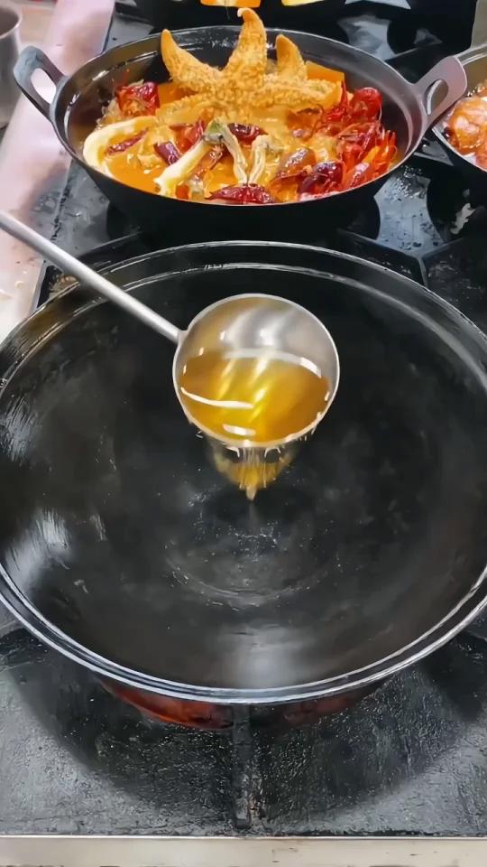 妈呀太香了 墨鱼火锅