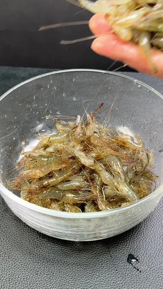 生醉河虾,江浙沪皖地区非常盛行的一道美食,希望大家喜欢
