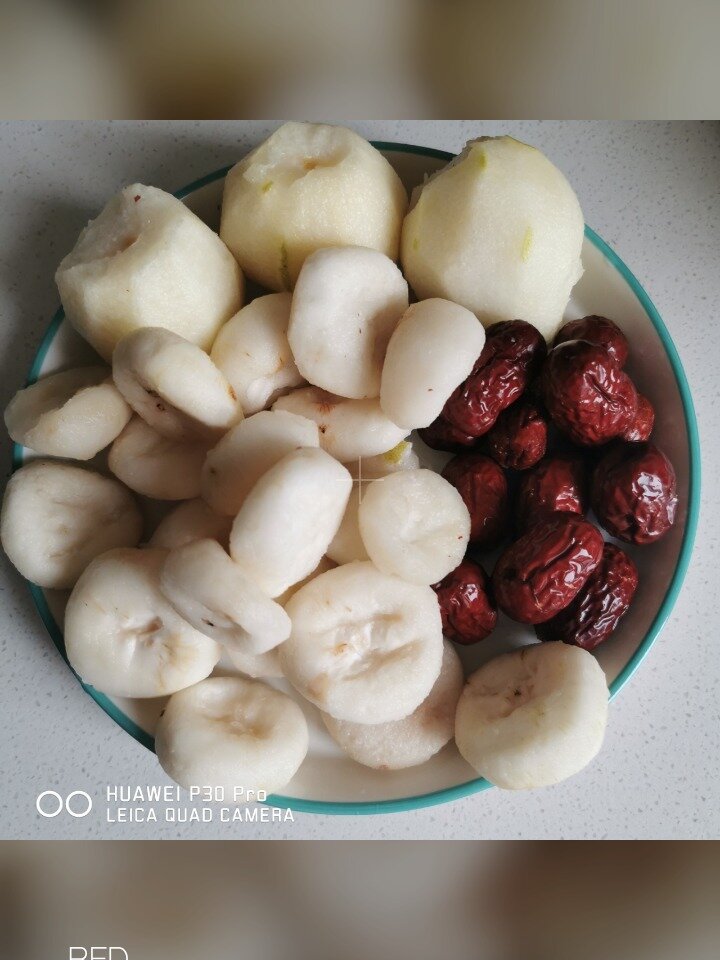 荸荠+红枣+梨+冰糖,煮水,超好喝