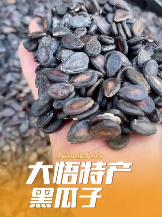 看看这个街道你熟悉吗?是不是似曾相识,看看这些家 乡的绿色蔬菜 和铁打瓜子是不是想家了?湖