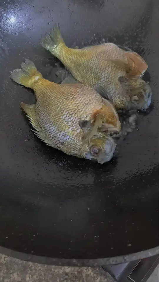很下饭的一道菜,第一次买的太阳鱼,拿来做红烧鱼,感觉还不错
