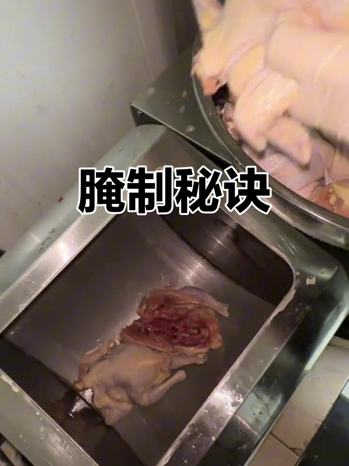 腌制炸鸡时,滚揉机让鸡肉吸满水分,口感更鲜嫩多汁!