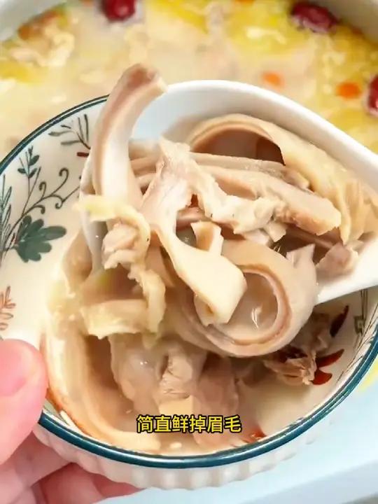 吃 猪肚鸡 吗?汤汁浓郁,肉质鲜嫩的 海底捞 猪肚鸡～为你煲汤 煲汤 滋养补品