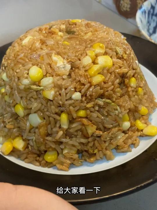 深夜食堂-蛋炒饭!我永远爱吃蛋炒饭好吗!粒粒分明,完全吃不腻!最好用隔夜米饭更容易炒出粒粒