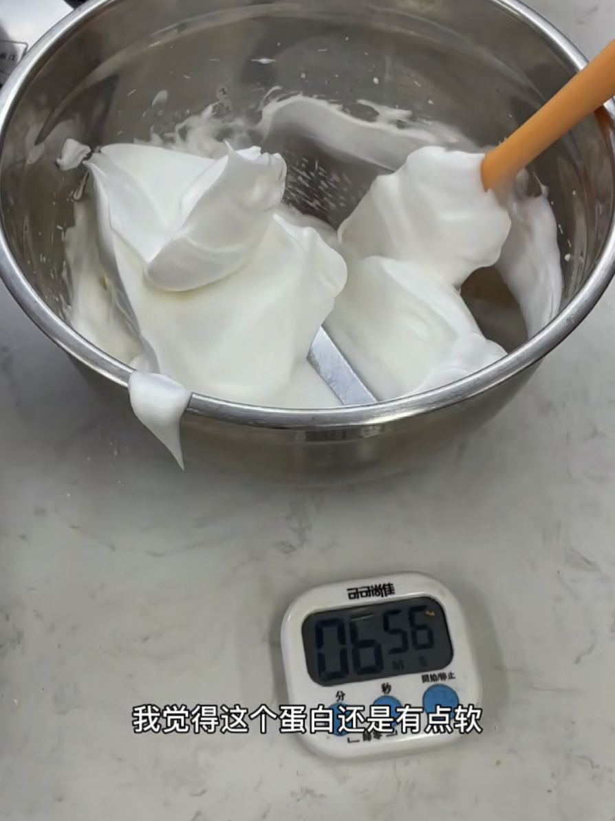 戚风蛋糕蛋白打发要多久?一镜到底解释