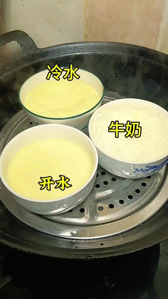早餐做了三种蒸鸡蛋糕,还是开水蒸出来最嫩最好吃