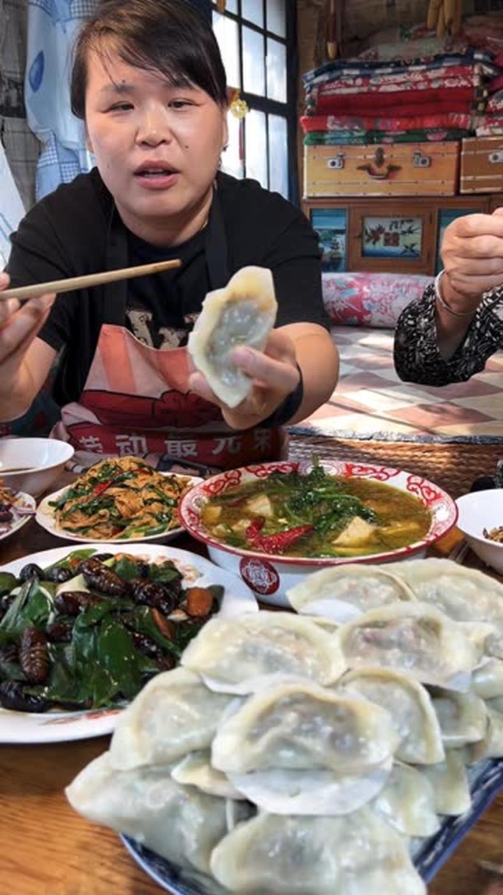 姐妹们今天晚上回家都包饺子太香了