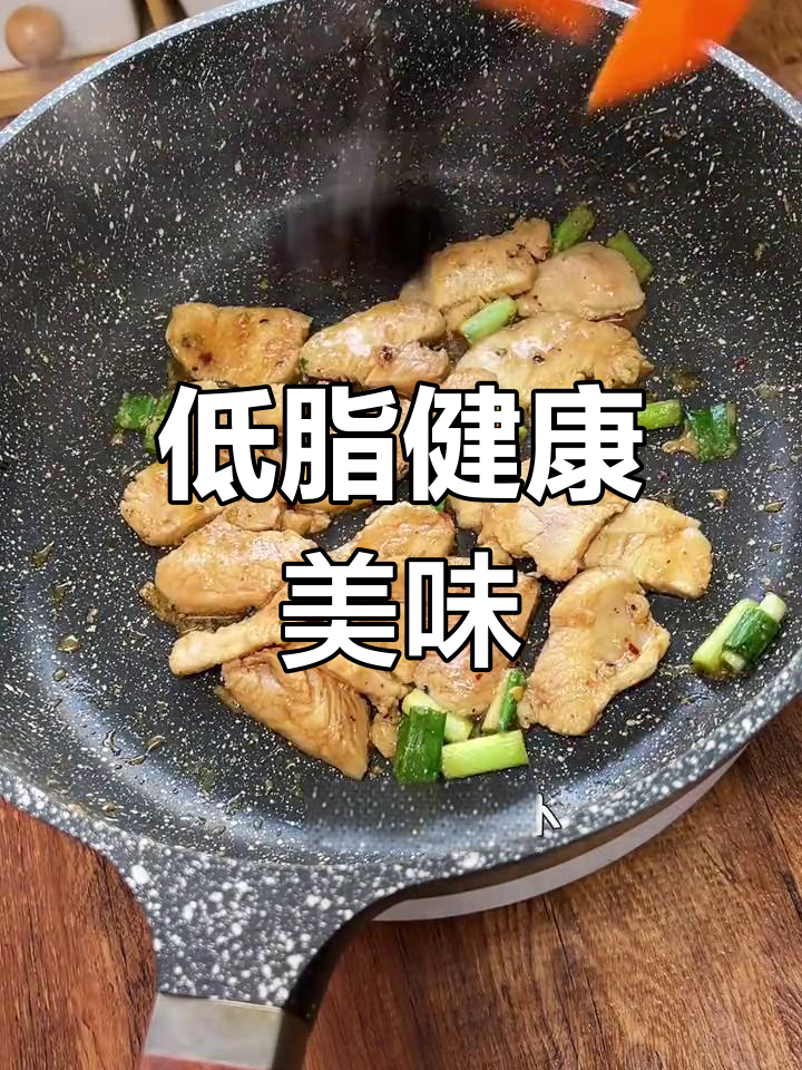 鸡胸肉炒蔬菜,低卡又嫩滑,搭配黄瓜清爽不腻