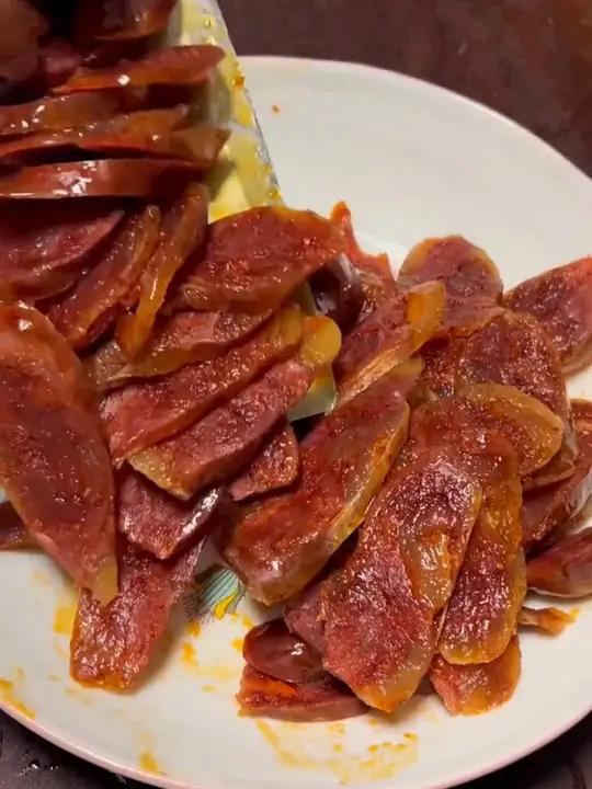 纯天然无添加 四川特产腊肉香肠,怎么吃都好吃～满屋飘香边吃煎吃蒸米饭、空气炸锅制作超简单