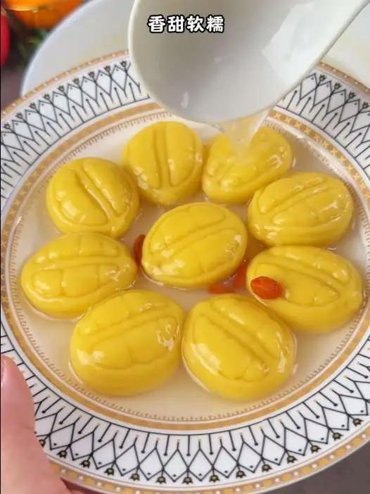 汤圆都吃过,但这种榴莲汤圆,你吃过吗?外皮糯糯叽叽包裹着满满的榴莲夹心