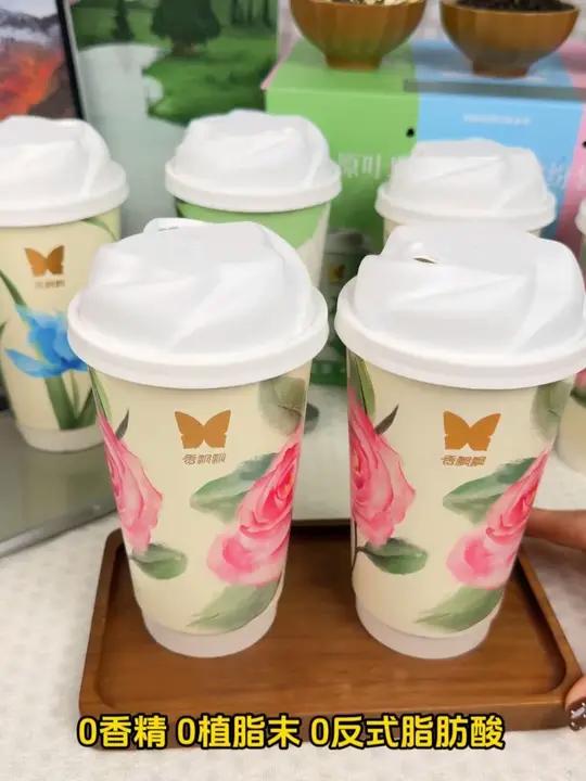 难怪大家都不点外卖了,香飘飘的轻乳茶不仅好喝还方便!#香飘飘 #奶茶 #轻乳茶