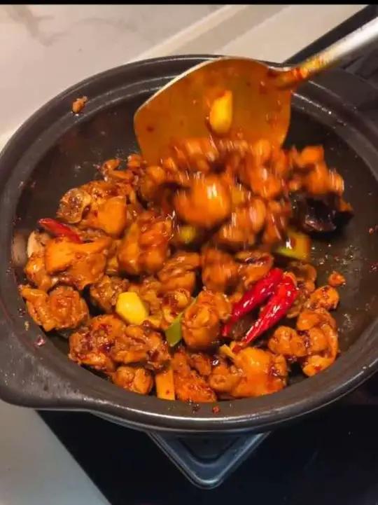 花宝街鸡公煲味美价廉吃了还想吃