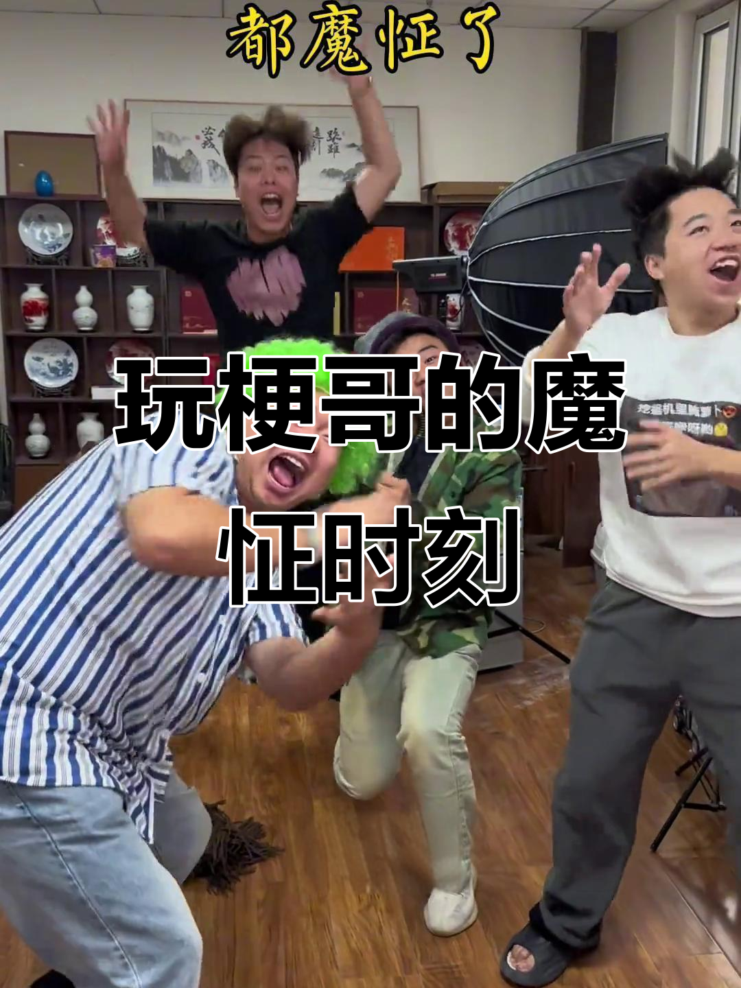 玩梗哥魔怔了,企鹅表情包刷屏全网
