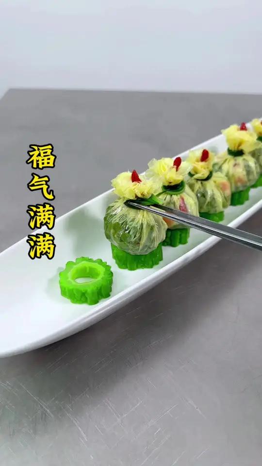 年夜饭的餐桌上怎么能少到了一道福气满满的菜品?蔬菜和虾仁像我这样做鲜嫩多汁。做法简单,一口