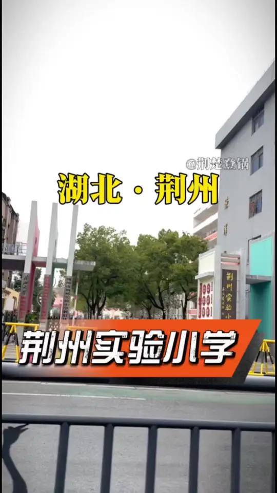 记得多年前老师曾经说过：“你现在逃离的地方，是你以后做梦都想回来的地方”应验了，回不去的童