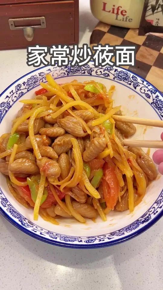 在家做一碗炒莜面鱼鱼吃吧 好吃无负担#莜面鱼鱼#面食#美食#在家做美食#麻食板