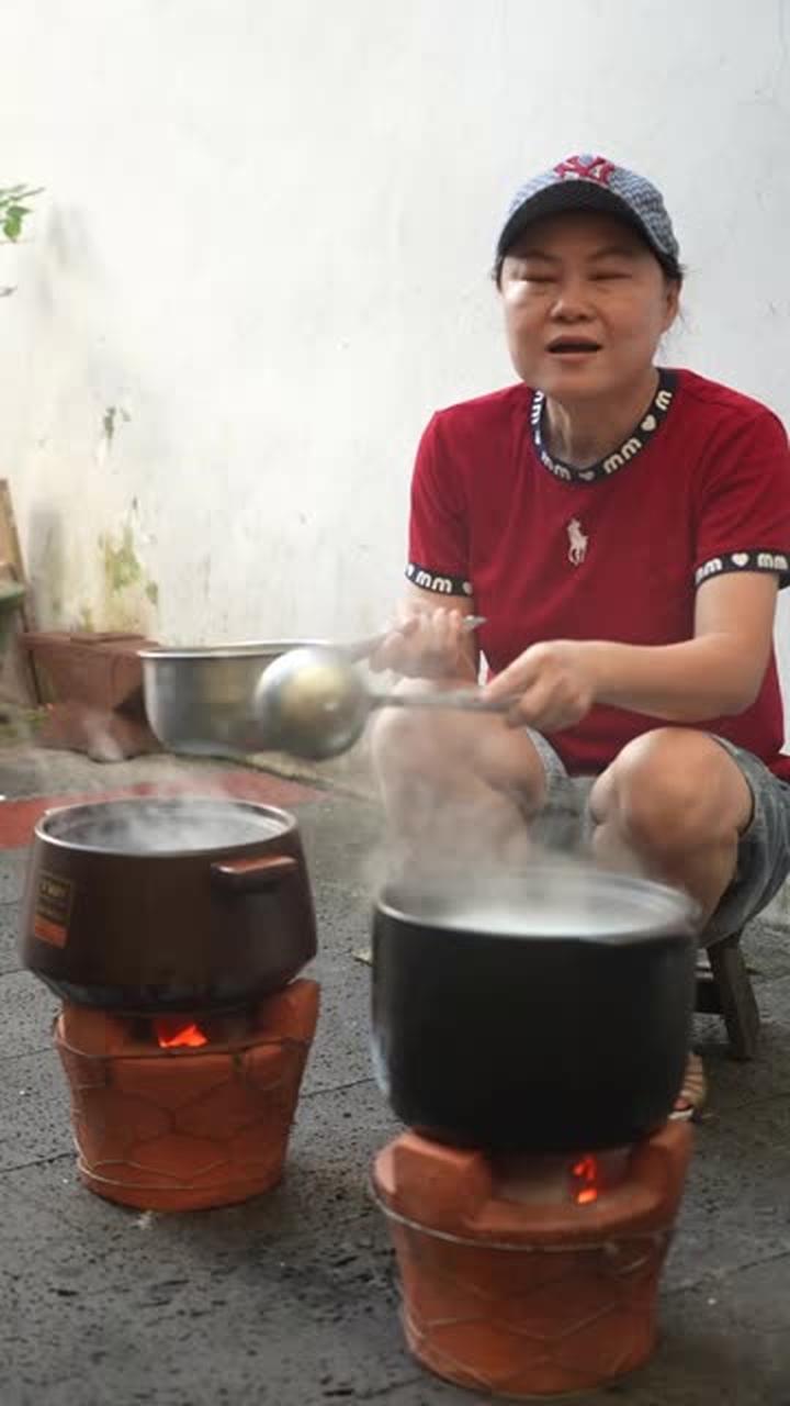 鸽子粥配油条,家常搭配吃出大餐满足感!