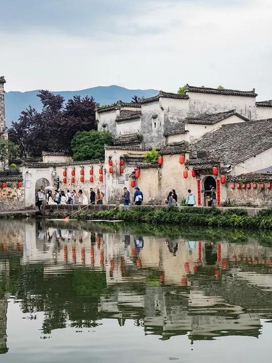 徽州都不算江南,那哪里是呢 青砖伴瓦漆,屋檐洒雨滴,你们觉得 徽州 算 江南 吗,为什么都