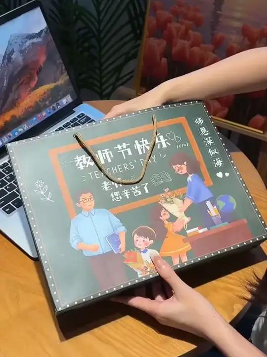 九月十号就是教师节了，德芙巧克力礼盒搭配向日葵花束，给老师一份专属心意吧！教师节教师节礼物