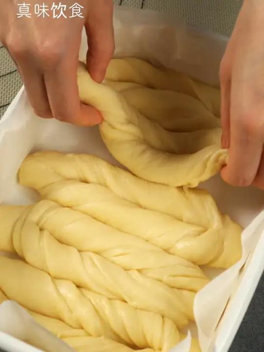 可以随便把玩都不会失败的一款面包 酸奶90克+冰牛奶20克  去壳鸡蛋46克  炼乳18克