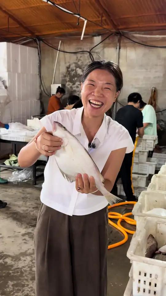 给大家分享一款平价海鲜之王 偏口鱼,无论清蒸红烧油炸都好吃喔,姐妹们点击预约9.12号上午