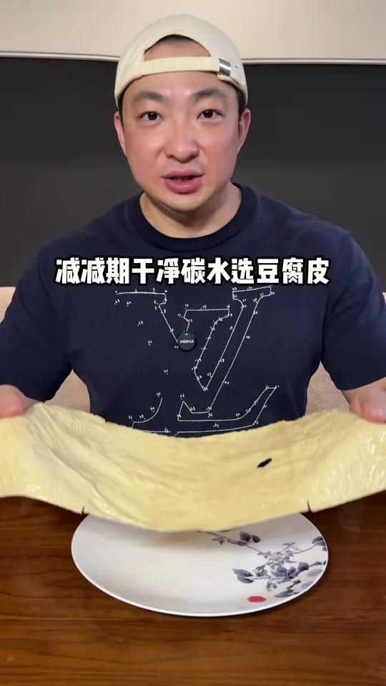 晚餐搭配 鸡肉生菜豆皮卷