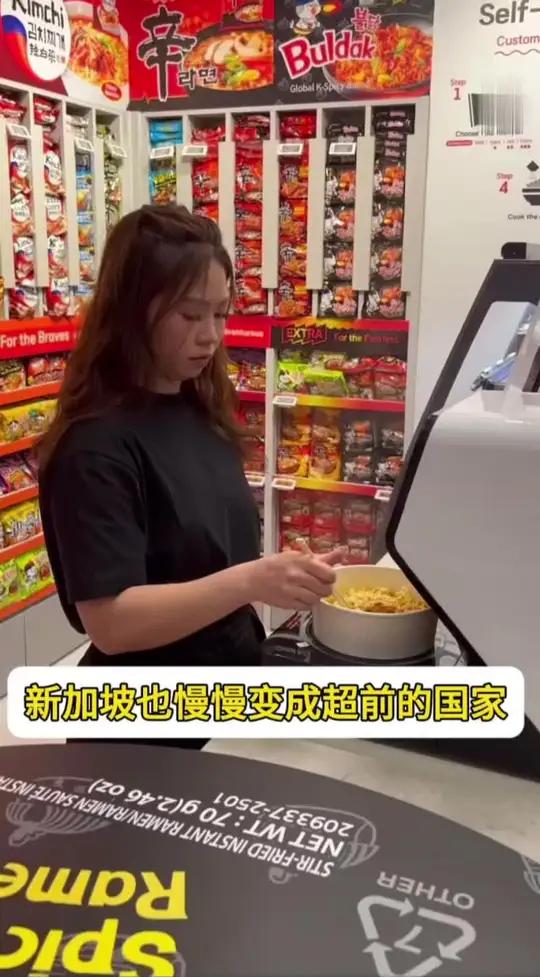 平价集团5月15日在怡丰城的平价霸级超市内正式推出东南亚第一家乐天玛特便利店(LOTTEM