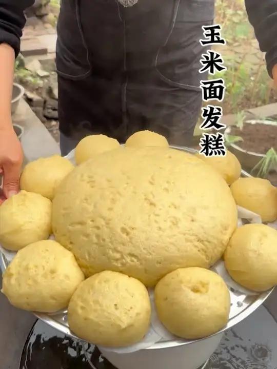 把玉米面下烫一下,出锅就是玉米面最好吃的新吃法#玉米面发糕#发糕#三农#我的农村生活#美食