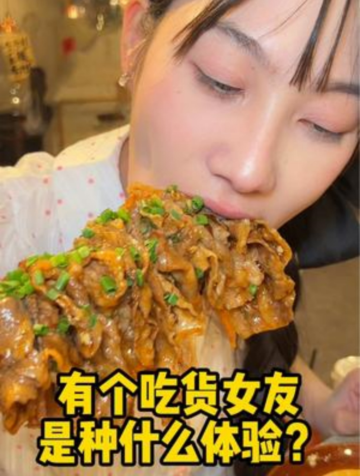 在重庆吃一顿山洞里的火锅要花多少钱?中途居然……大口吃肉
