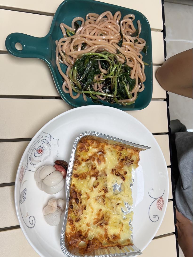 早餐超快出!芝士烤榴莲7分钟!出餐!与此同时,意大利面条,出餐!两个山竹1分钟,出餐!一大