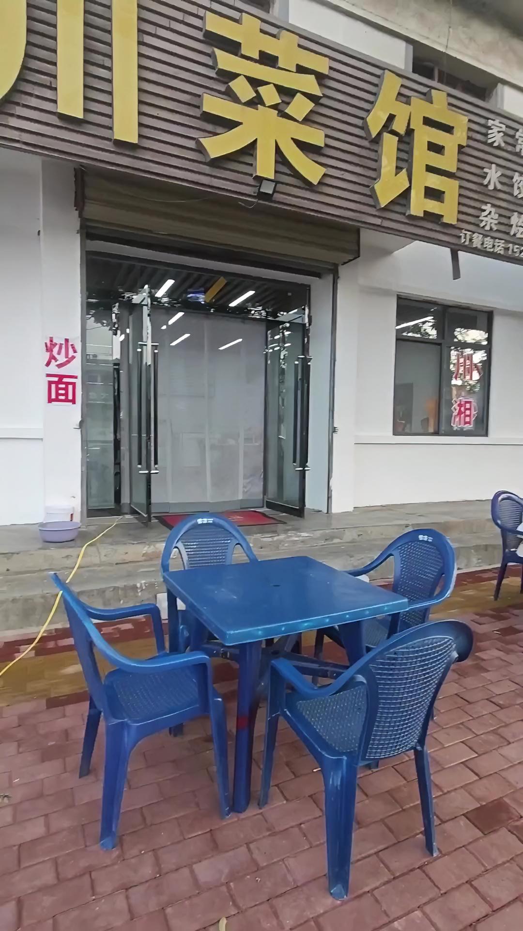 羲皇大道中路石头川菜馆入选麦积区川菜热销榜,抖音4.7分。29.9元小聚孜然羊肉双人套餐,