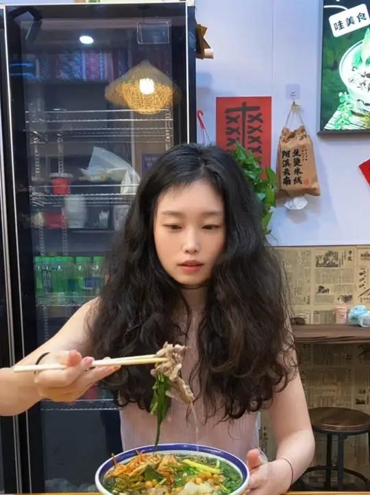 13.9元招牌炸酱米线阿滇云南生烫牛肉米线