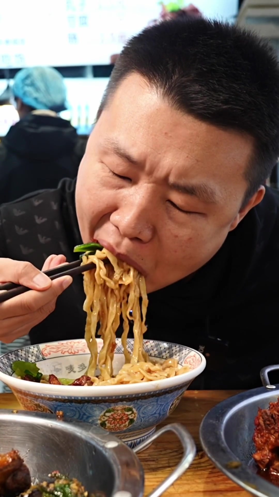 半斤鲜肉一碗面!石家庄独一份红烧肉手擀面,人均十来块面条敞开吃!20元吃垮石家庄红烧肉