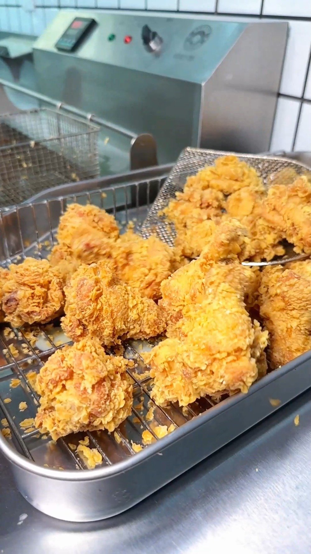 BIGBEAR名熊韩式炸鸡,肉质鲜嫩多汁广受欢迎!食为先小吃培训是真的吗?小吃学校食为先?