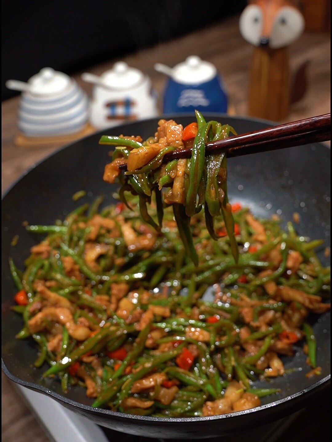 这么做的干煸芸豆丝 盘子都舔干净了