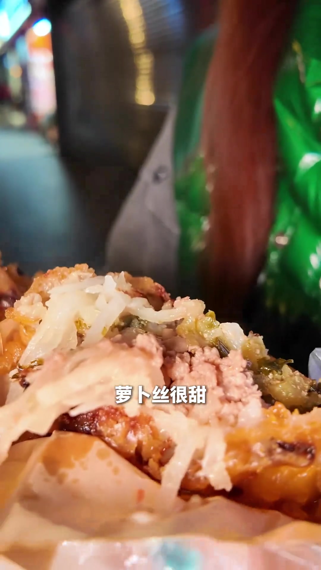 小时候吃的油墩子、现在竟然还能加雪菜辣肉!上海美食