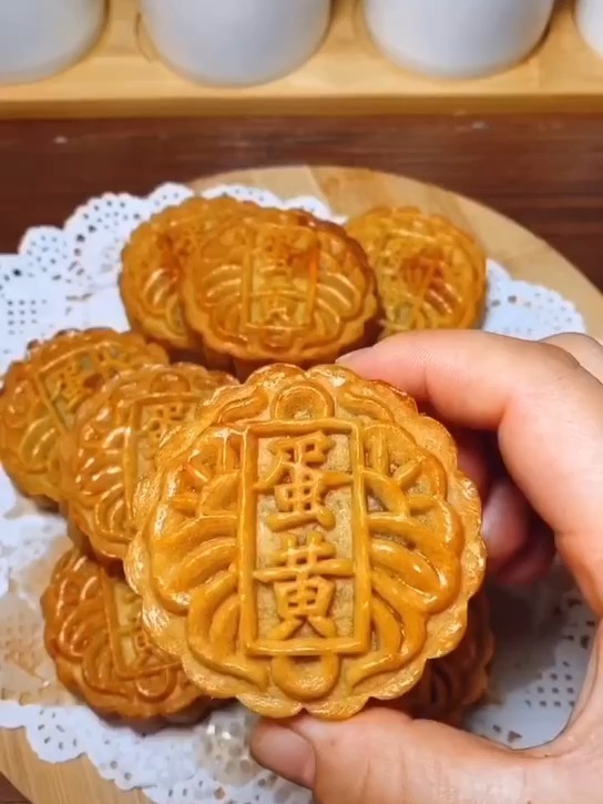 莲蓉蛋黄月饼制作详细教程教学来啰