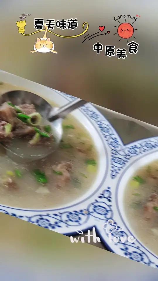 怀府特色水席:牛肉汤,姜糖膏银耳汤,鸡蛋汤,白丸子汤,肉片莲汤,三鲜笋片汤,山楂苹果汤,浆