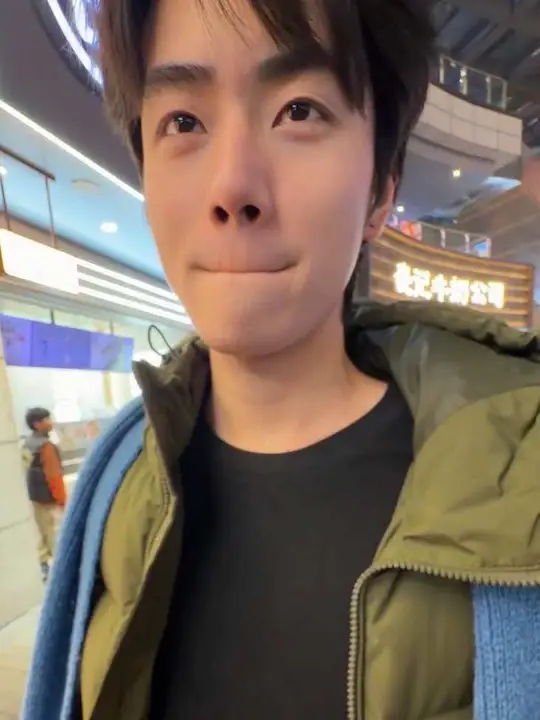 刚喝完一杯奶茶,和我说新开了一家双皮奶店去买个双皮奶,转头又买了杯奶茶